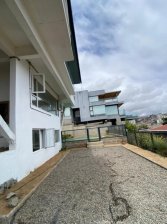 En reñaca,  casa moderna en subida los ositos reñaca