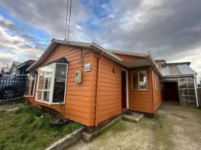 En Lomas de Cardonal. Sector tranquilo, cercano a comercio y locomoción.