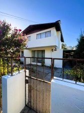Casa en Pedro de Valdivia 4D2B3E, sector residencial.