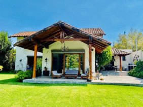 En santiago, moderna y remodelada casa en las condes