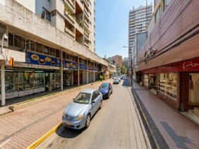 Muy bien ubicado en el centro de la ciudad, con gran movimiento.