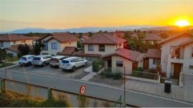Oportunidad por traslado, casa en Av. Casa de piedra 276, Ayres Chicureo