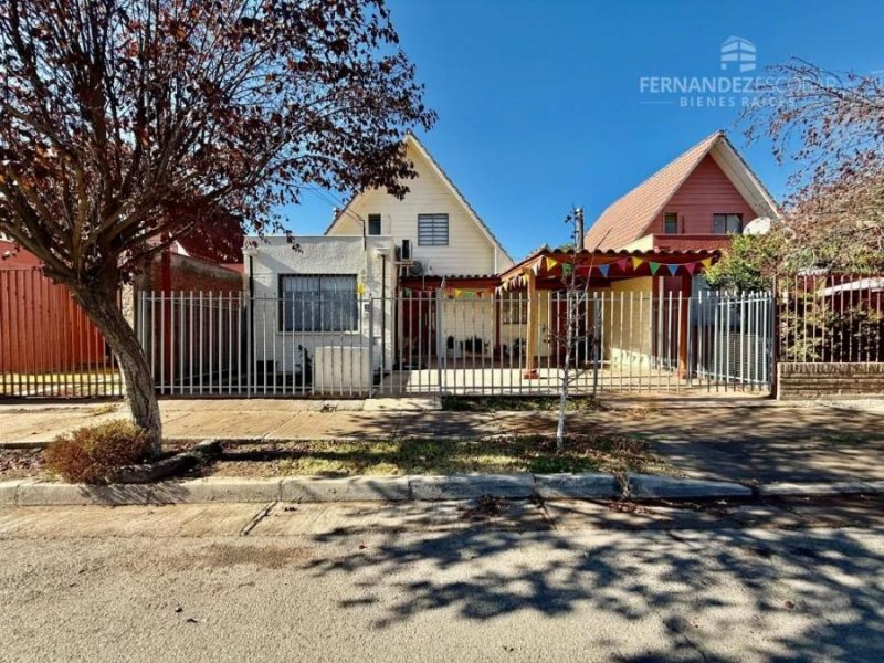 SAN FELIPE - ARRIENDA CASA DOS PISOS 3D 2B 1E COND. JARDINES DE LA TROYA