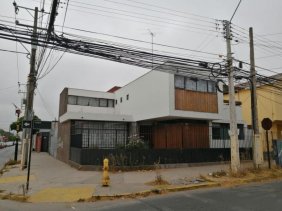 SE VENDE – Amplia Casa en Pleno Centro de la Ciudad