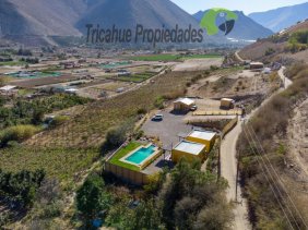 Terreno con cabañas amobladas para turistas y piscina, Valle del Elqui. $190 millones 
